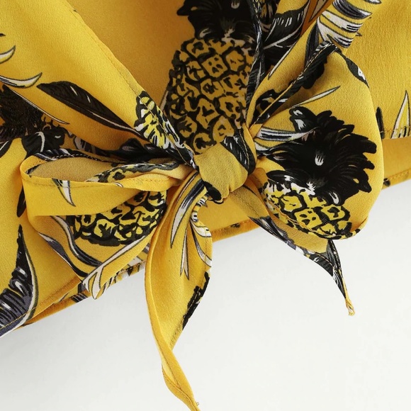 Pineapple Print Front Tie Top - Picture 4 of 8